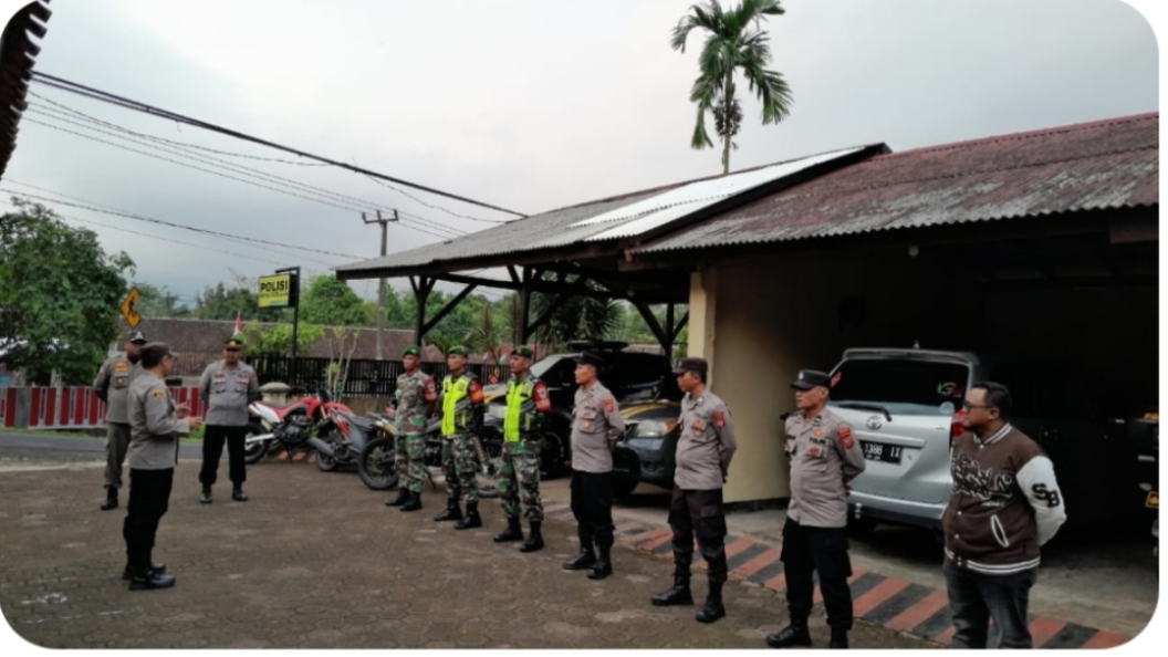 Apel Bersama Polsek Pagelaran Dan Jajaran Koramil Pagelaran Untuk Kesiapan Pengamanan Malam Takbiran dan Idul Adha 1445 H